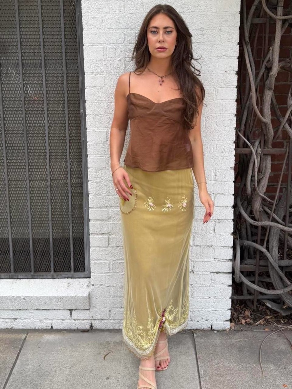 One of a kind : Vintage Y2K Yellow maxi skirt with gold floral embroidery - Picture 3 of 10